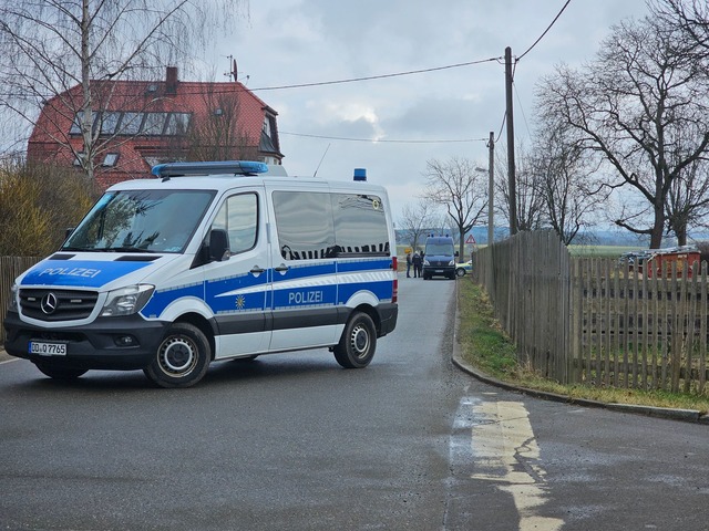 Im Vogtland sind drei Leichen gefunden...n, die Umst&auml;nde sind noch unklar.  | Foto: Mike Mueller/dpa