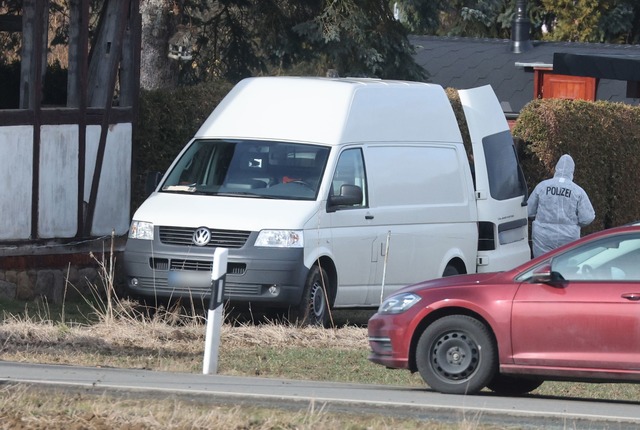 Die Polizei machte noch keine Angaben zur Identit&auml;t der Toten.  | Foto: Bodo Schackow/dpa