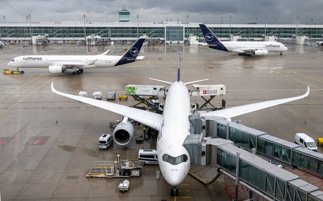 Am Flughafen M&uuml;nchen steht ein Warnstreik an. (Archivbild)  | Foto: Peter Kneffel/dpa