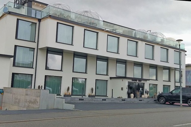 Das Hayat Sky Hotel in Rust &#8211; na...Hotel beim Flugplatz in Lahr umsetzen.  | Foto: Benedikt Hecht