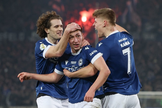 Marius W&ouml;rl (M) schoss Arminia Bielefeld mit 1:0 in F&uuml;hrung.  | Foto: Friso Gentsch/dpa