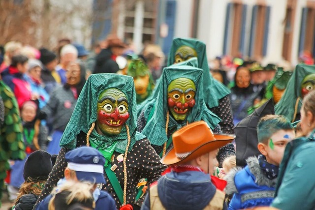 Am Sonntag ziehen Narren durch den Ort.  | Foto: Sandra Decoux