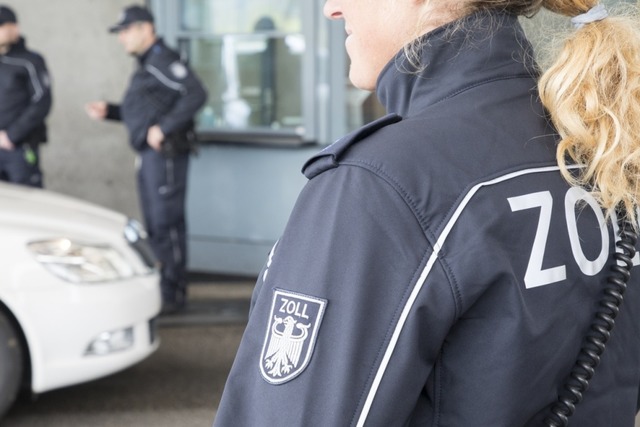 Bei der Kontrolle am Zoll in Rheinfeld...mte auf die Arzneimittel. (Symbolbild)  | Foto: Hauptzollamt Lrrach