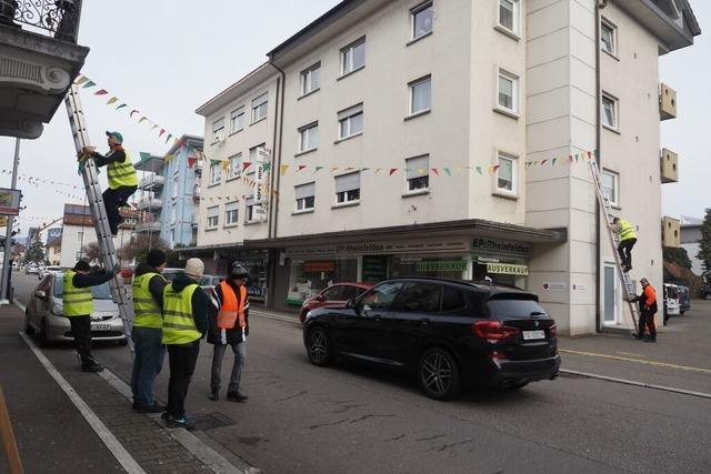 In Rheinfelden treffen die Fhnli fr den Fasnachtsumzug noch auf Wahlplakate