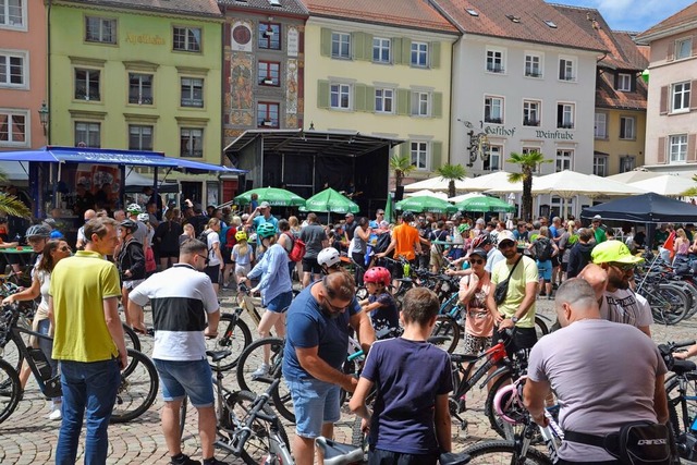 Im vergangenen Jahr nahmen 25.000 Pers...erplatz in Bad Sckingen auch mal eng.  | Foto: Christiane Sahli