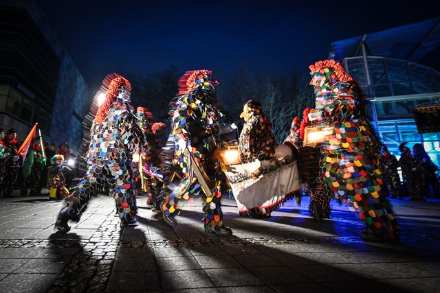 Die Narren starten f&uuml;r gew&ouml;h...er "gumpigen" Donnerstag. (Archivbild)  | Foto: Felix K&auml;stle/dpa