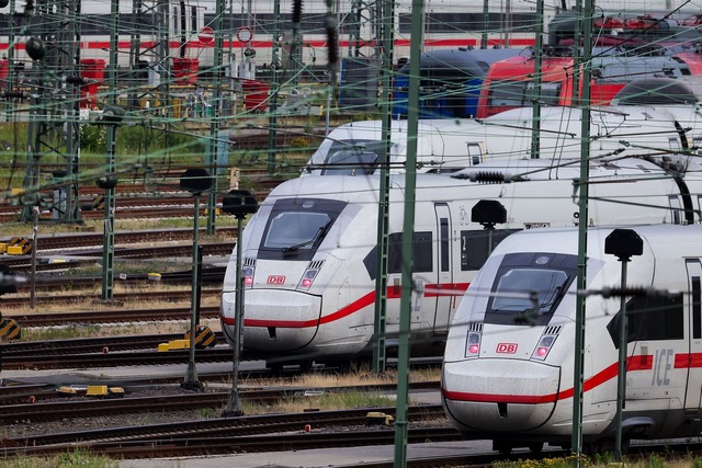 Die Bahn richtet einen neuen Direktzug von Nord nach S&uuml;d ein. (Archivbild)  | Foto: Christian Charisius/dpa