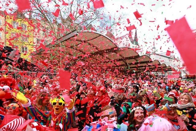 Straenkarneval beginnt unter starkem Polizeischutz