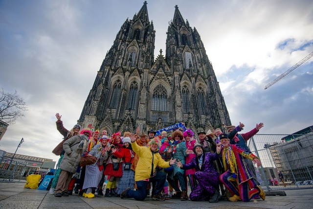 Der K&ouml;lner Karneval zieht auch vi...er eine Gruppe von Niederl&auml;ndern.  | Foto: Henning Kaiser/dpa