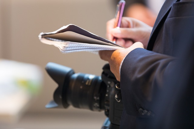 Journalisten sind viel unterwegs, um Informationen zu sammeln  | Foto: Christian Schwier 