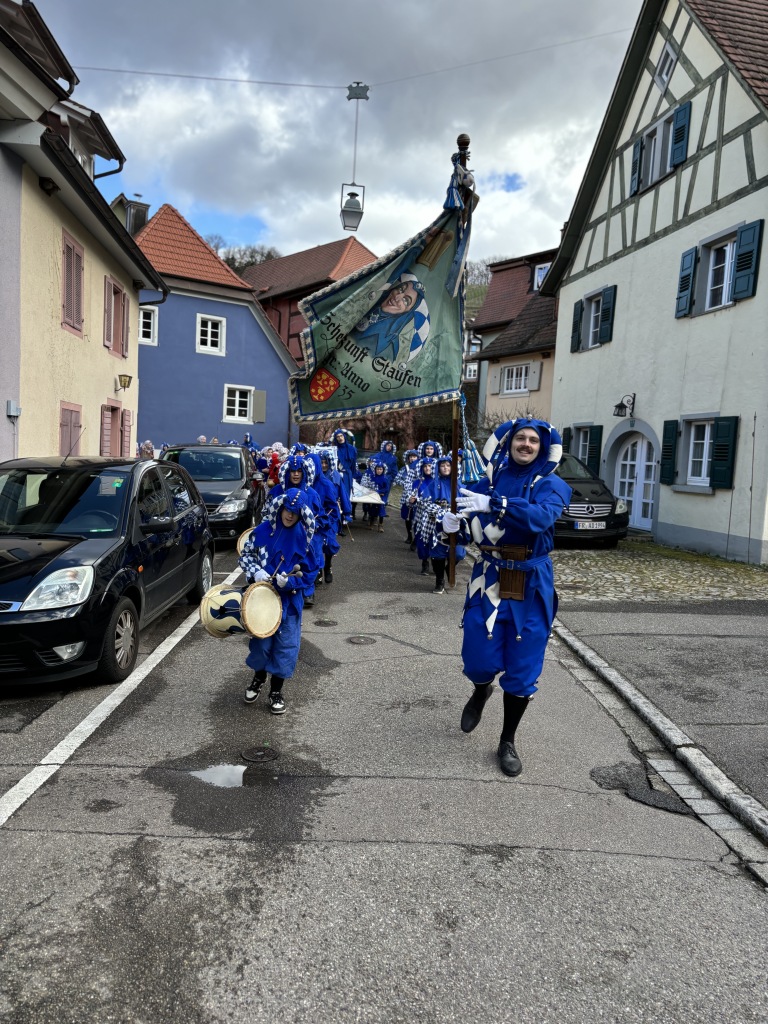 Originell, witzig, charmant: Staufens Schelmenzunft hat sich beim Rathaussturm mal wieder selbst bertroffen, den Brgermeister mit der Gondel vom Hof gejagt und fr ein volles Stdtli gesorgt.