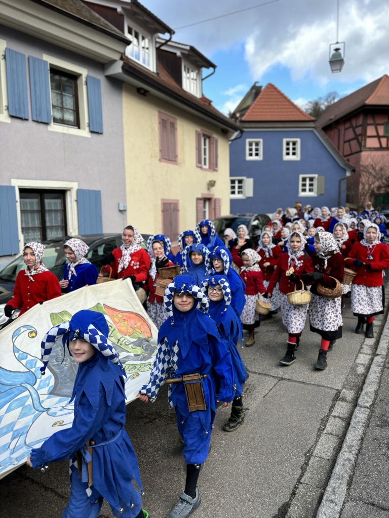 Originell, witzig, charmant: Staufens Schelmenzunft hat sich beim Rathaussturm mal wieder selbst bertroffen, den Brgermeister mit der Gondel vom Hof gejagt und fr ein volles Stdtli gesorgt.