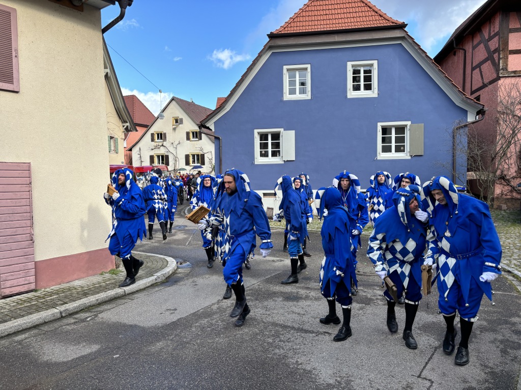 Originell, witzig, charmant: Staufens Schelmenzunft hat sich beim Rathaussturm mal wieder selbst bertroffen, den Brgermeister mit der Gondel vom Hof gejagt und fr ein volles Stdtli gesorgt.