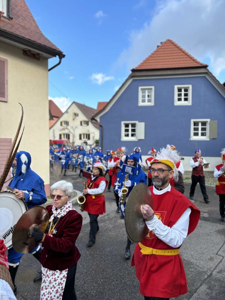 Originell, witzig, charmant: Staufens Schelmenzunft hat sich beim Rathaussturm mal wieder selbst bertroffen, den Brgermeister mit der Gondel vom Hof gejagt und fr ein volles Stdtli gesorgt.