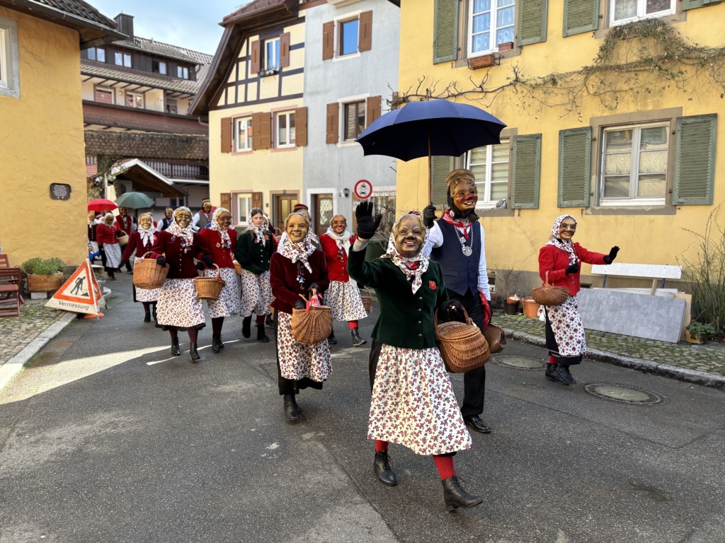 Originell, witzig, charmant: Staufens Schelmenzunft hat sich beim Rathaussturm mal wieder selbst bertroffen, den Brgermeister mit der Gondel vom Hof gejagt und fr ein volles Stdtli gesorgt.