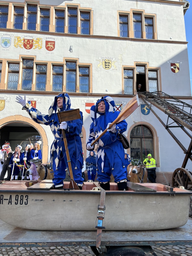 Originell, witzig, charmant: Staufens Schelmenzunft hat sich beim Rathaussturm mal wieder selbst bertroffen, den Brgermeister mit der Gondel vom Hof gejagt und fr ein volles Stdtli gesorgt.