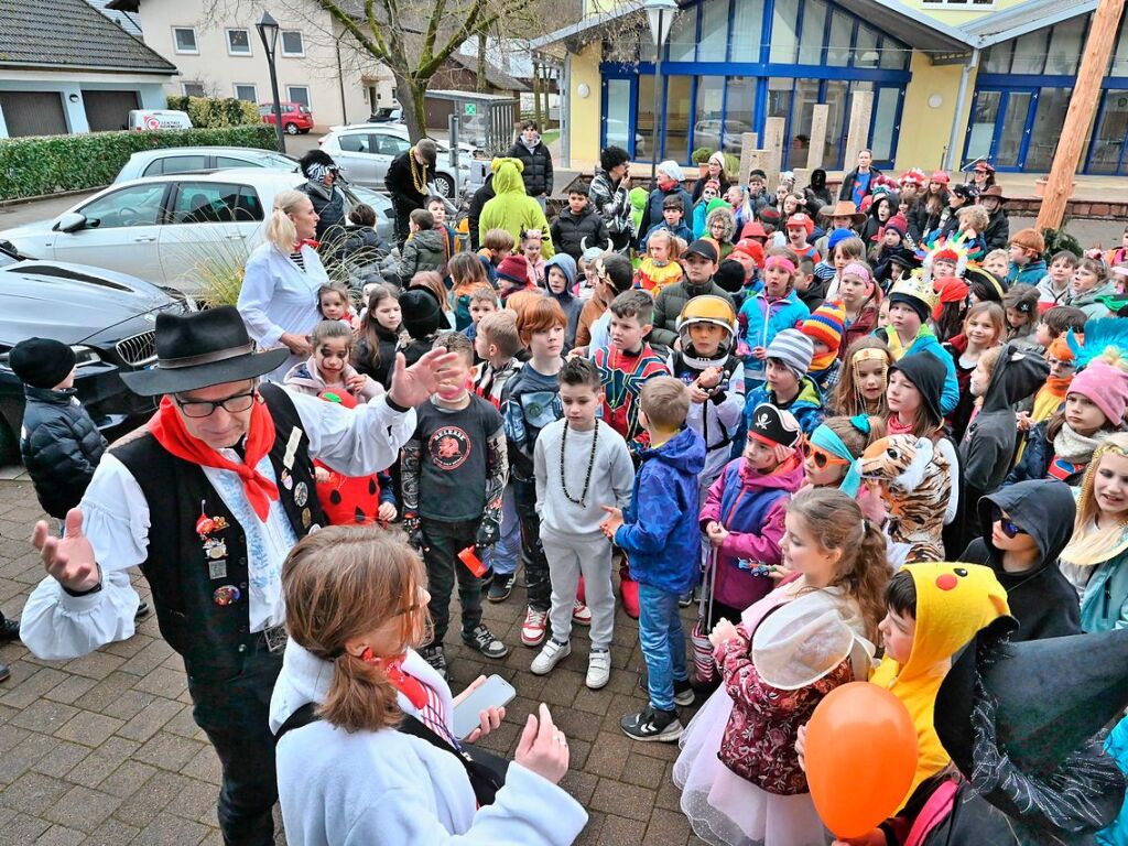 In Sexau strmten die jungen Nrrinnen und Narren das Rathaus.