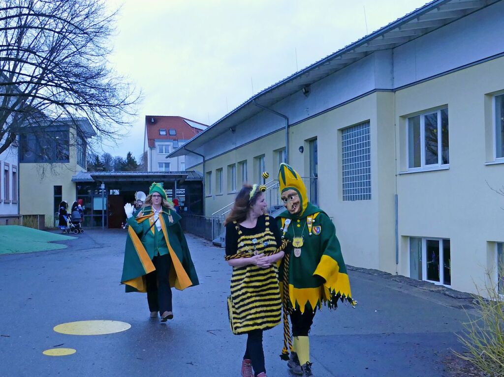 Die Narren befreien die Schlerinnen und Schler in Denzlingen.