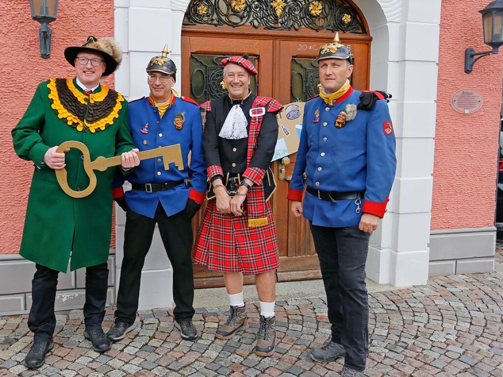 Rathaussturm der Narrenzunft Dengele in Lenzkirch.