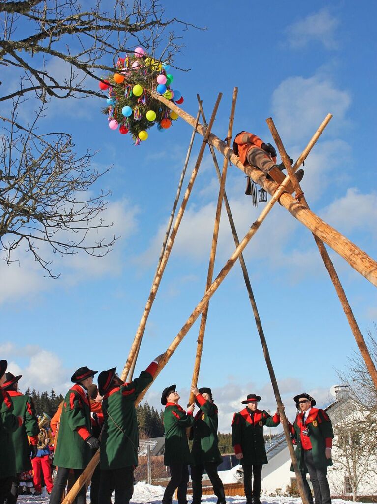 Pnktlich um 14 Uhr ffnete am Eisenbacher Hchst das Narrendorf.