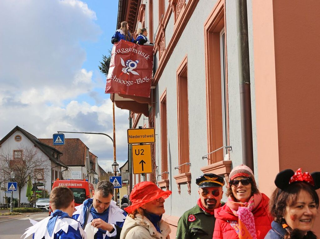 Btzingen: Die Stockbrunnenhexen haben das Regiment im Rathaus bernommen