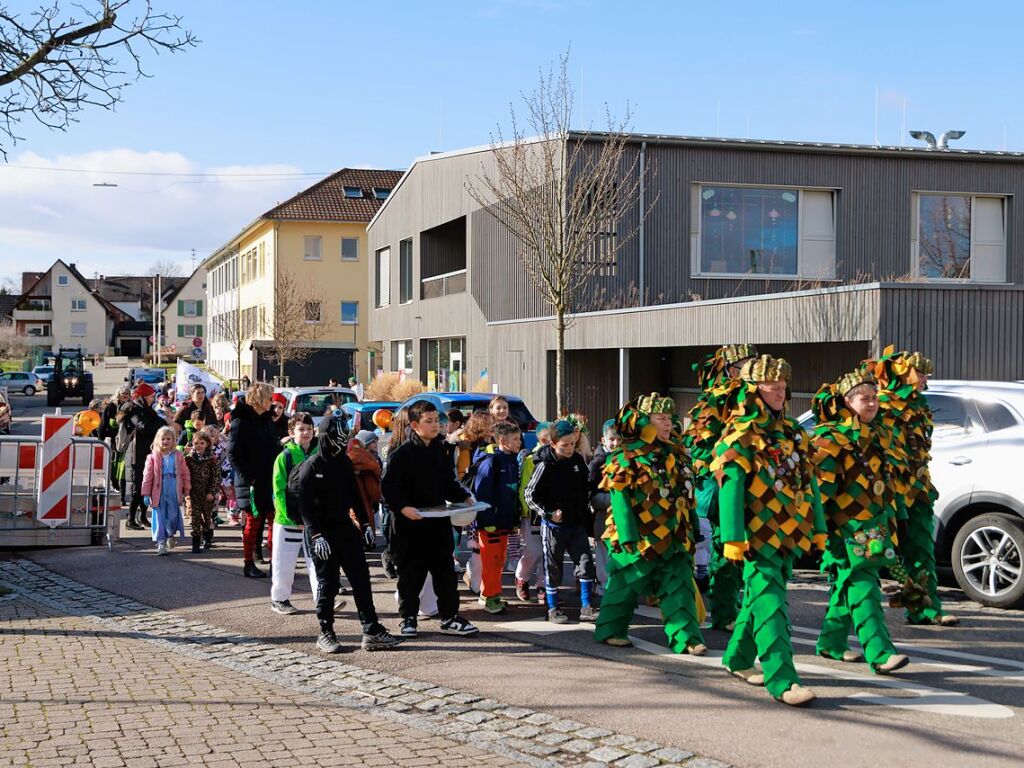 Gottenheim:  Gemeinsam zogen die Narren und die Kinder zum Rathaus