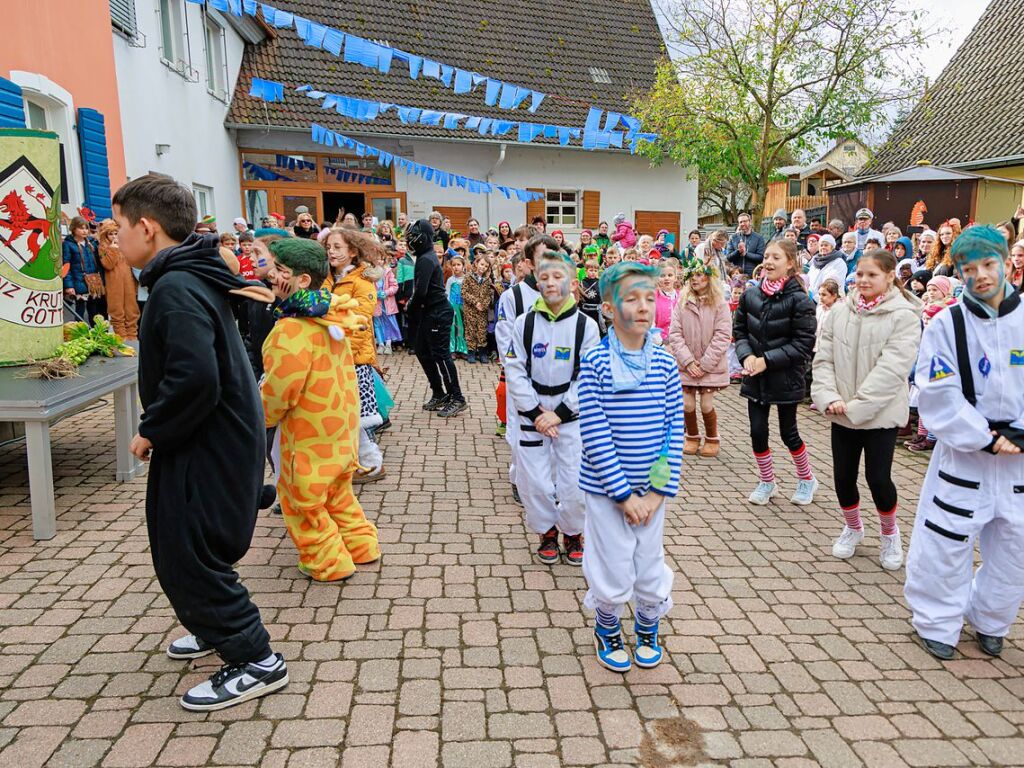 Gottenheim: Die Schulklassen fhrten einstudierte Tnze auf.