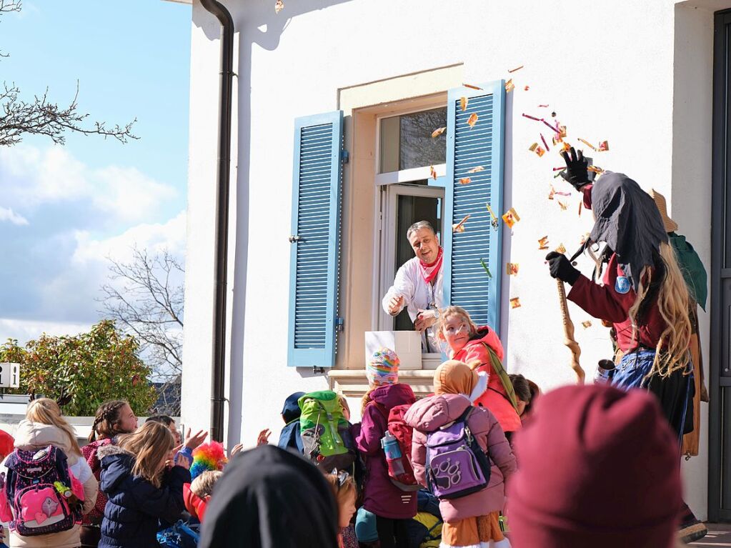 Eine Runde Ses fr die Kinder gibt’s in Slden von Brgermeister Markus Rees.