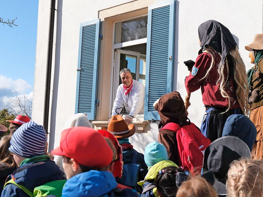 Eine Runde Ses fr die Kinder gibt’s in Slden von Brgermeister Markus Rees.