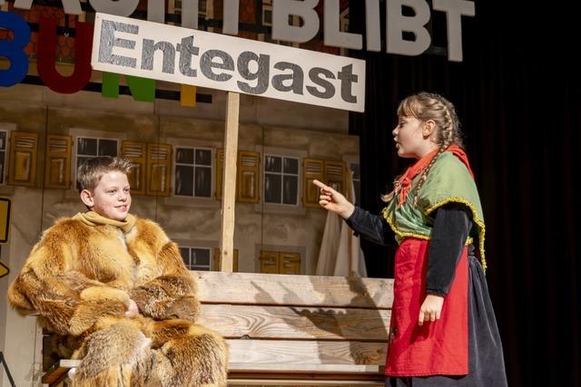 Wie die Kinder Annika und Leon ihre Premiere als Akteure beim Zunftabend Schopfheim erlebt haben