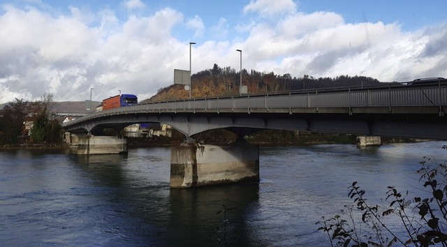 Die Rheinbrcke zwischen Waldshut und ...muss in naher Zukunft ersetzt werden.   | Foto: Vlk, Melanie