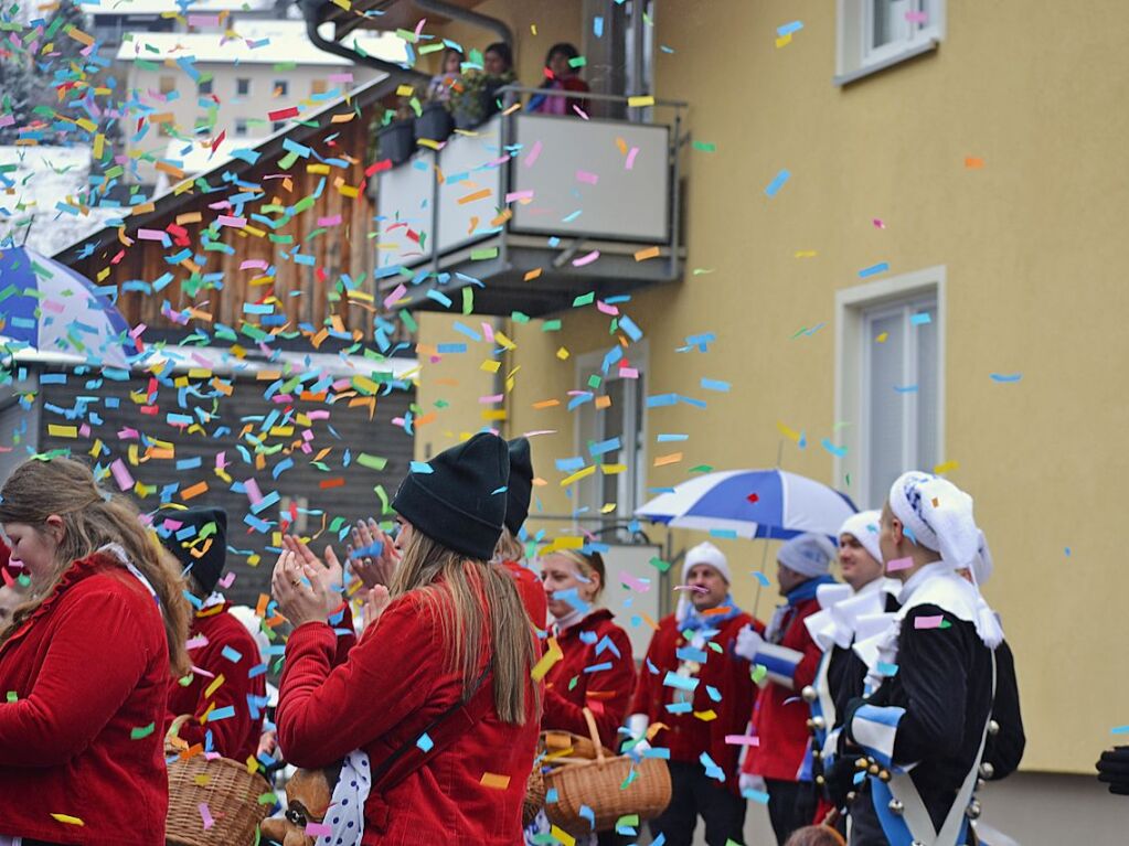 An dem bunten Konfettiregen hatten die Kindergartenkinder in der Domstadt viel Freude.