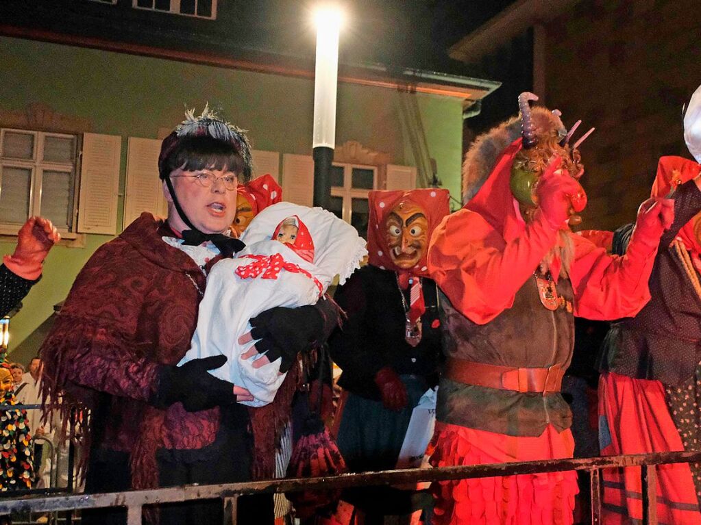 Nrrischer Ausnahmezustand in Offenburg: der Schmutzige Donnerstag mit Hemdglunker, Krampe, Daifi, Bohnesupp sowie Keller- und Rathausparty.