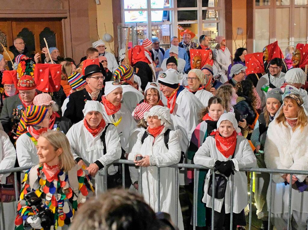 Nrrischer Ausnahmezustand in Offenburg: der Schmutzige Donnerstag mit Hemdglunker, Krampe, Daifi, Bohnesupp sowie Keller- und Rathausparty.