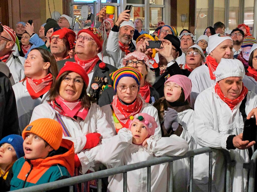 Nrrischer Ausnahmezustand in Offenburg: der Schmutzige Donnerstag mit Hemdglunker, Krampe, Daifi, Bohnesupp sowie Keller- und Rathausparty.