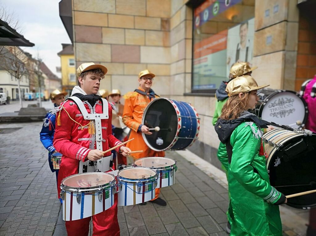 Nrrischer Ausnahmezustand in Offenburg: der Schmutzige Donnerstag mit Hemdglunker, Krampe, Daifi, Bohnesupp sowie Keller- und Rathausparty.