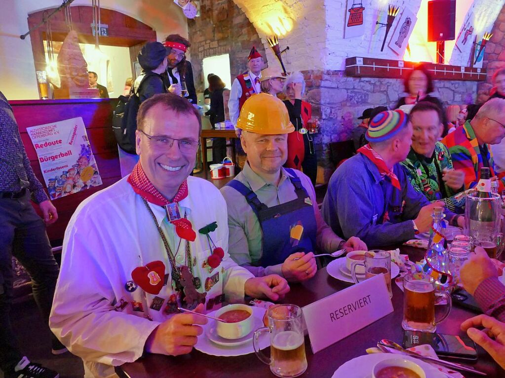 Nrrischer Ausnahmezustand in Offenburg: der Schmutzige Donnerstag mit Hemdglunker, Krampe, Daifi, Bohnesupp sowie Keller- und Rathausparty.