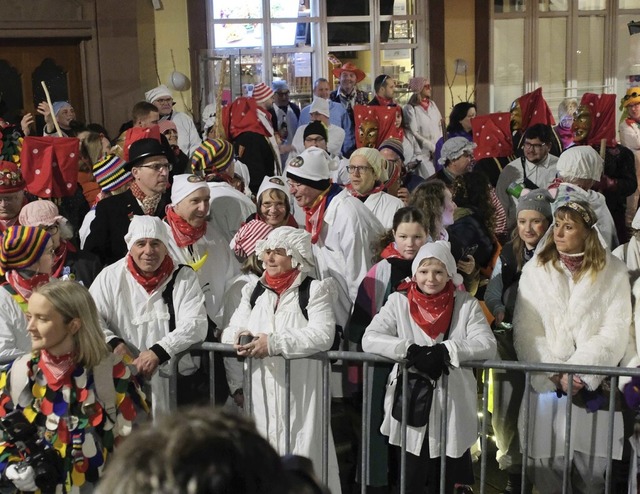 Wie es sich gehrt, assistieren die me... ihren Mitbrgern diesen Liebesdienst.  | Foto: Hubert Rderer