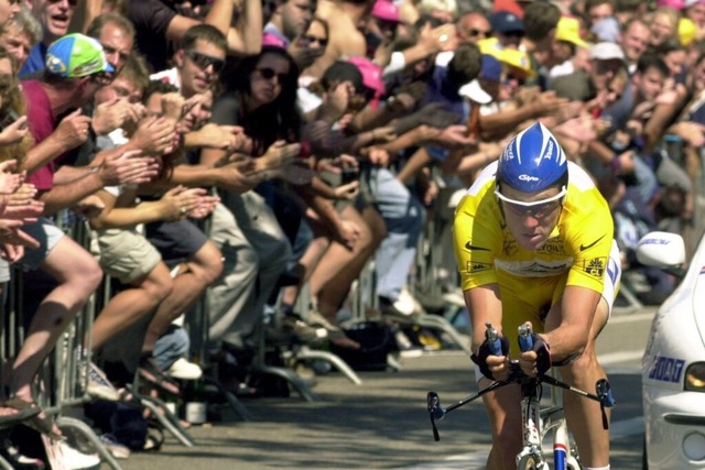 Lance Armstrong im Juli 2000 bei seine...ie auch durchs Markgrflerland fhrte.  | Foto: Rolf Haid (dpa)