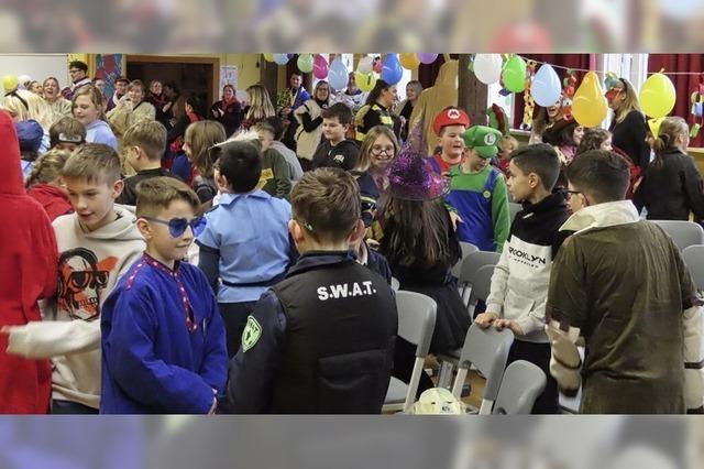 Narren erobern die Talschule