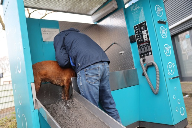 Bei ZooRoyal gibt es unter anderem Hundewaschstationen.  | Foto: Christian Charisius/dpa