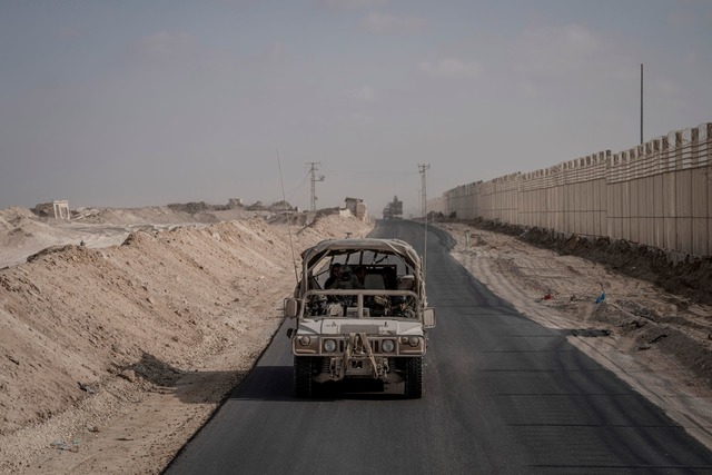 Israel will Truppen in Teilen des Gazastreifens lassen. (Archivbild)  | Foto: Ilia Yefimovich/dpa