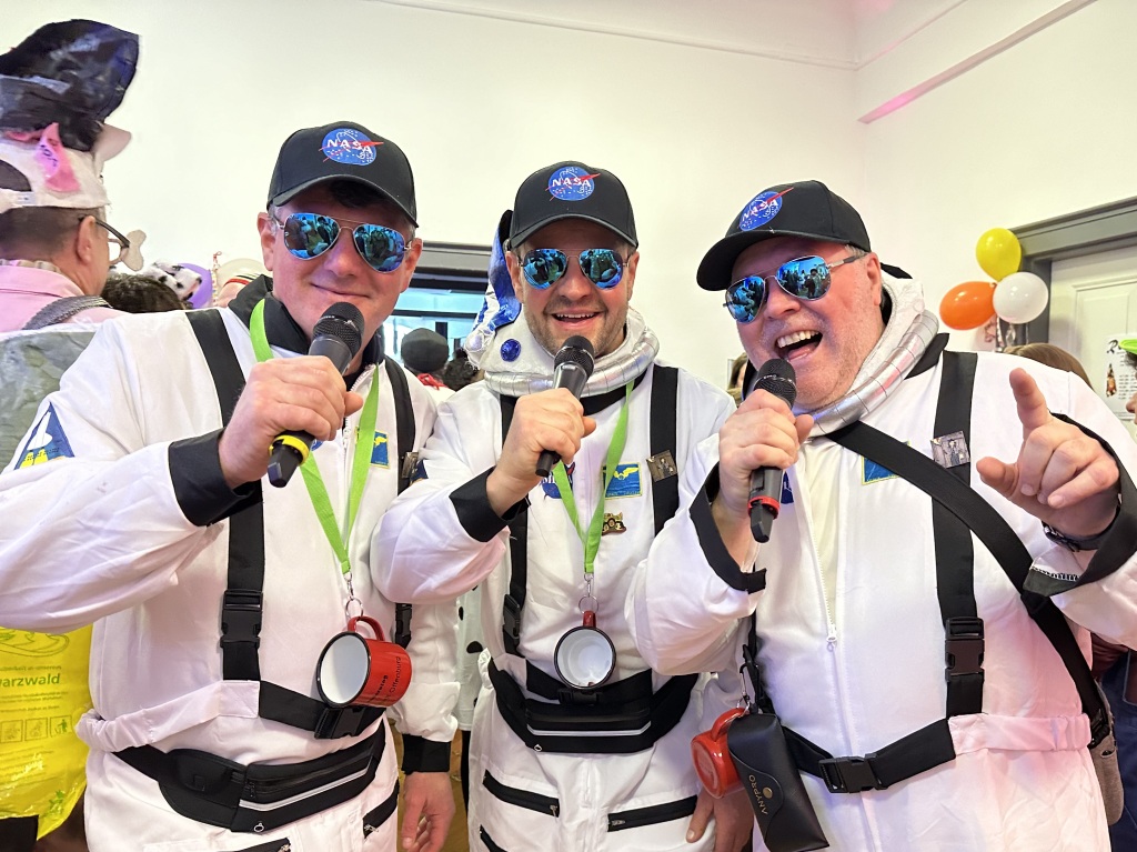 Offenburgs Brgermeister-Dreigestirn in Weltall-Mission: Pilot Oli MacMartini, Commander Marc O’Stevens und Engineer Peter H. Kopps kurz vorm Abheben zu einem Stern, der Bohneburg als Namen trgt.