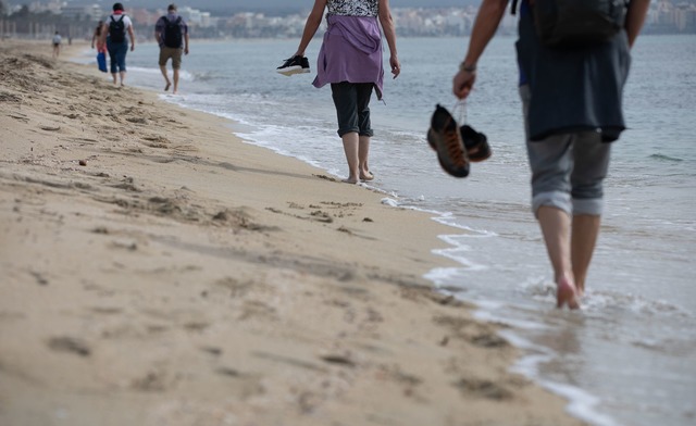 Sommer, Sonne, Strand: Zu den beliebte...lt wieder einmal Spanien. (Archivbild)  | Foto: Clara Margais/dpa