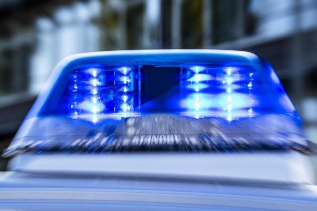 16-Jhriger mit Schlagstock greift beim Hemdglunkerball in Kappel-Grafenhausen die Polizei an