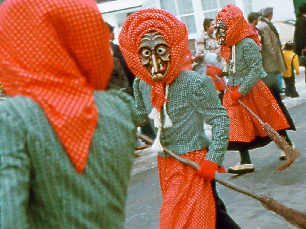 Kandelhexen beim Fasnetumzug in Kollnau, 1981. Zugeschickt von Andrea Krber.