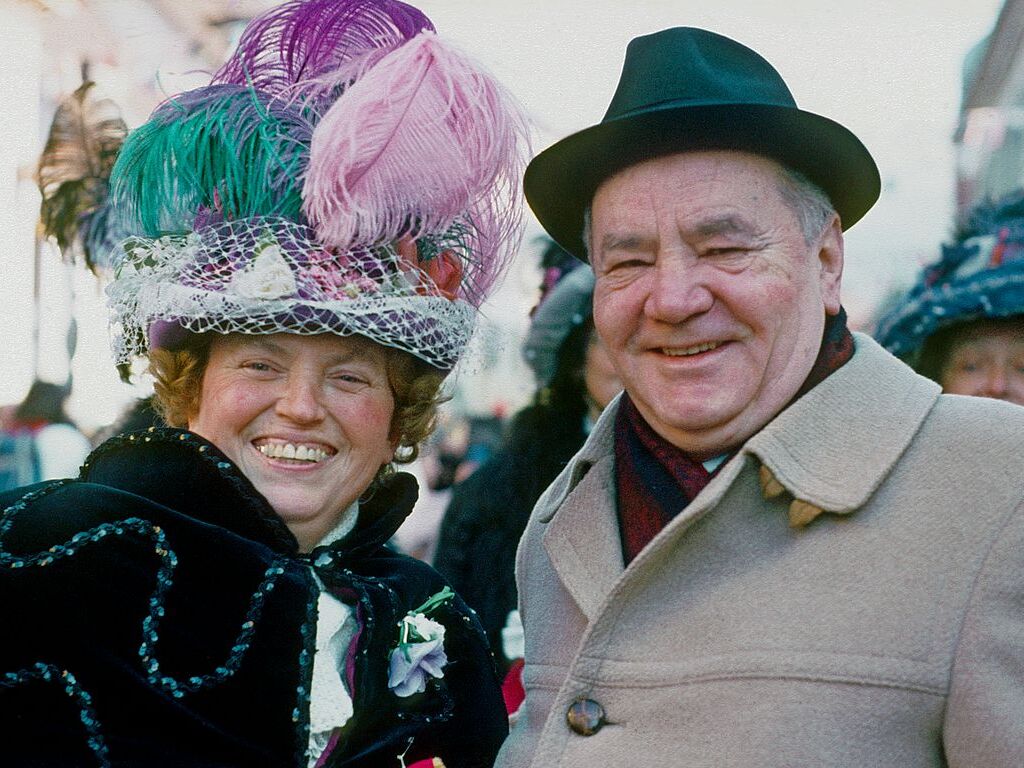 Rudolf Kiesel, lange BZ-Redakteur  und  Ehefrau Elfriede bei der Waldkircher Fasnet 1982. Das Bild hat Waldemar Tell aufgenommen.