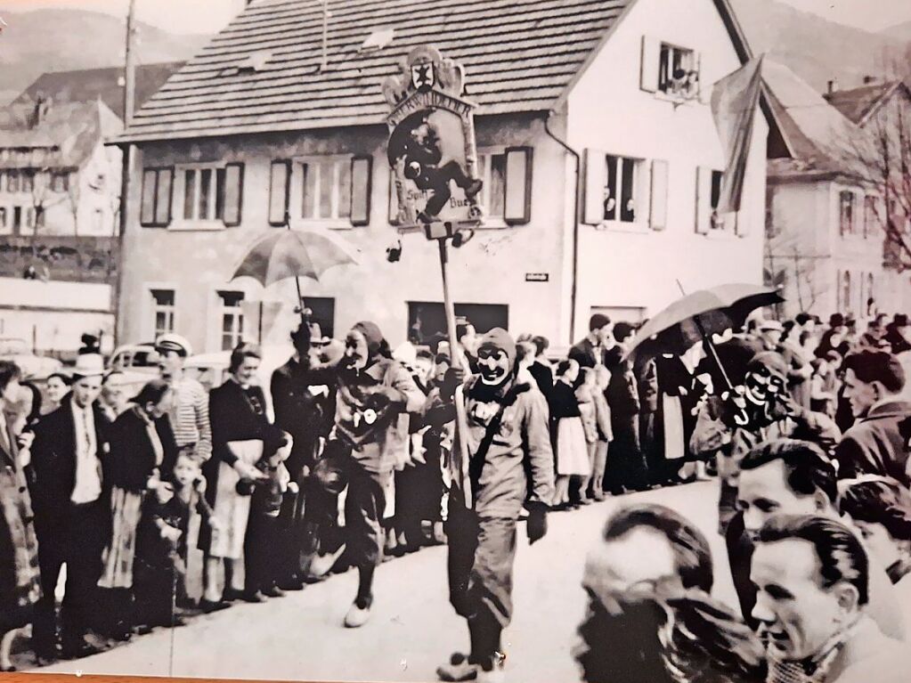 Oberwindemer Spitzbueb am Fasnet-Sundig 1956 in Oberwinden. Zugeschickt von Martin Krieg, Ehrenzunftmeister.