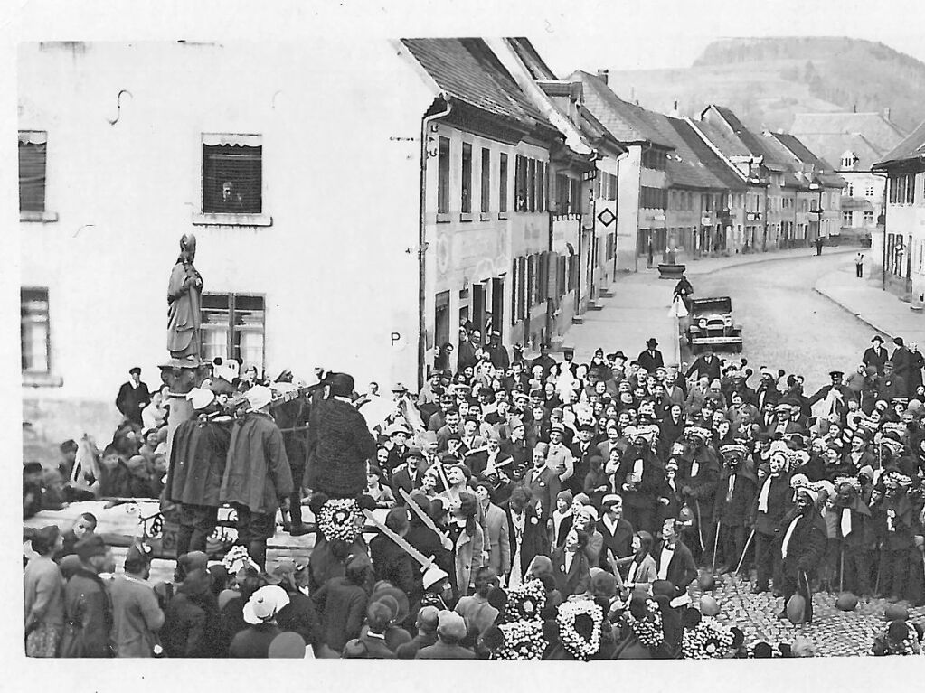 Elzacher Bengelreiten. Das Bild entstammt einer Serie von Bildern, die zwischen etwa 1900 und 1960 aufgenommen wurden. Zugeschickt hat sie Clemens Fakler aus Winden.