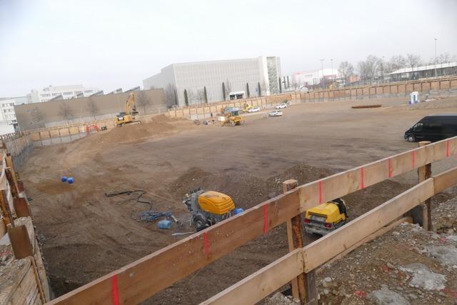 Strenge Verkehrsregeln an der Grobaustelle Arkadian River Gate in Weil-Friedlingen